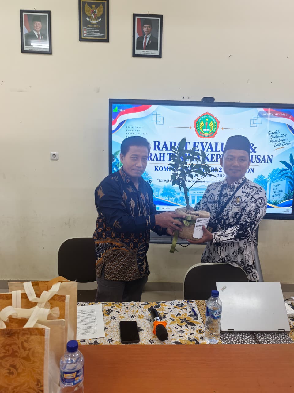 Sampul KOMITE